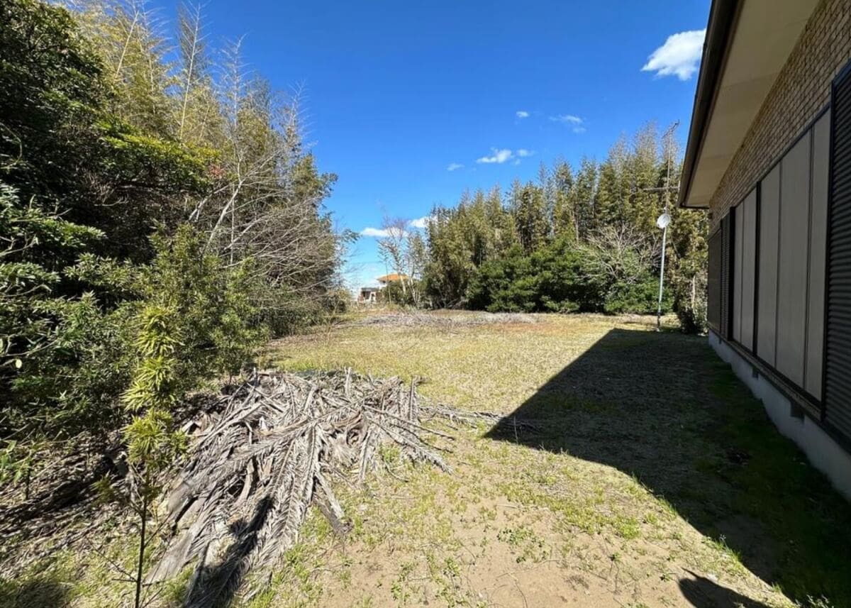 Shirako coastal estate garden view